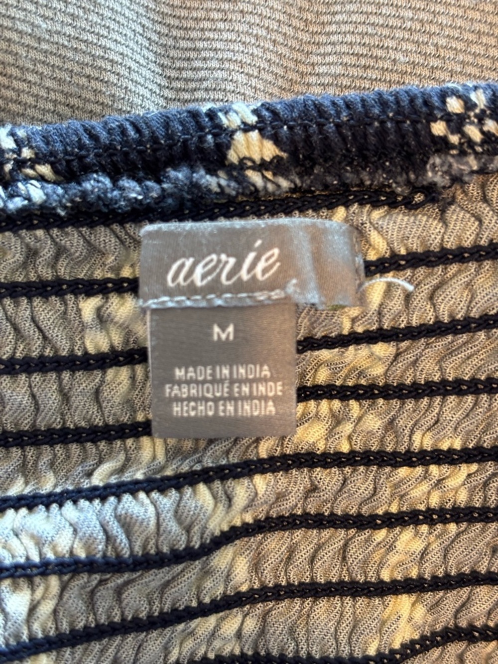 aerie Navy Pineapple Crop Top 069 - Picture 3 of 3